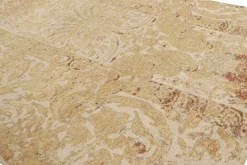 Europäischer Teppich in Beige-Braun und Goldfarbenem Blumenmuster von Rug&Kilim