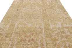 Europäischer Teppich in Beige-Braun und Goldfarbenem Blumenmuster von Rug&Kilim