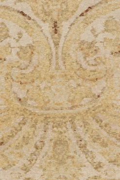 Europäischer Teppich in Beige-Braun und Goldfarbenem Blumenmuster von Rug&Kilim