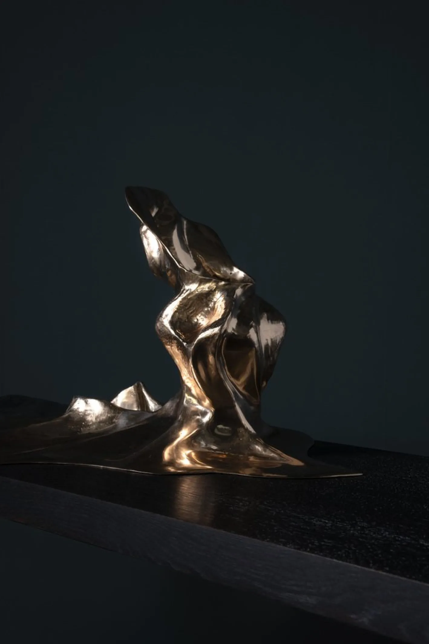 Every Breaking Wave Konsolentisch aus Gussbronze von William Guillon