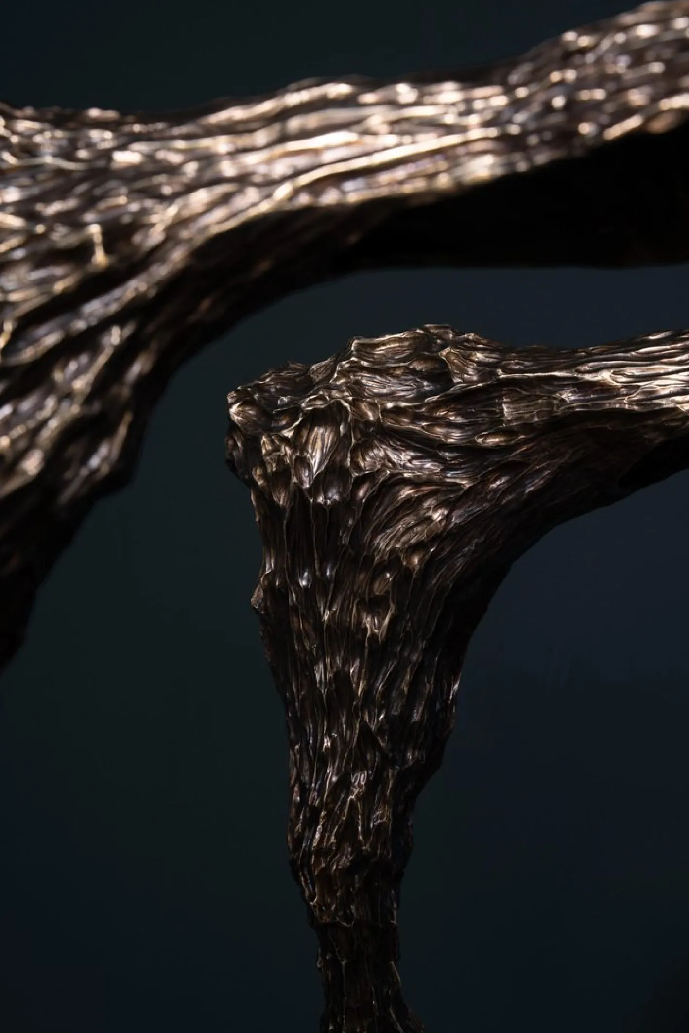 Every Breaking Wave Konsolentisch aus Gussbronze von William Guillon
