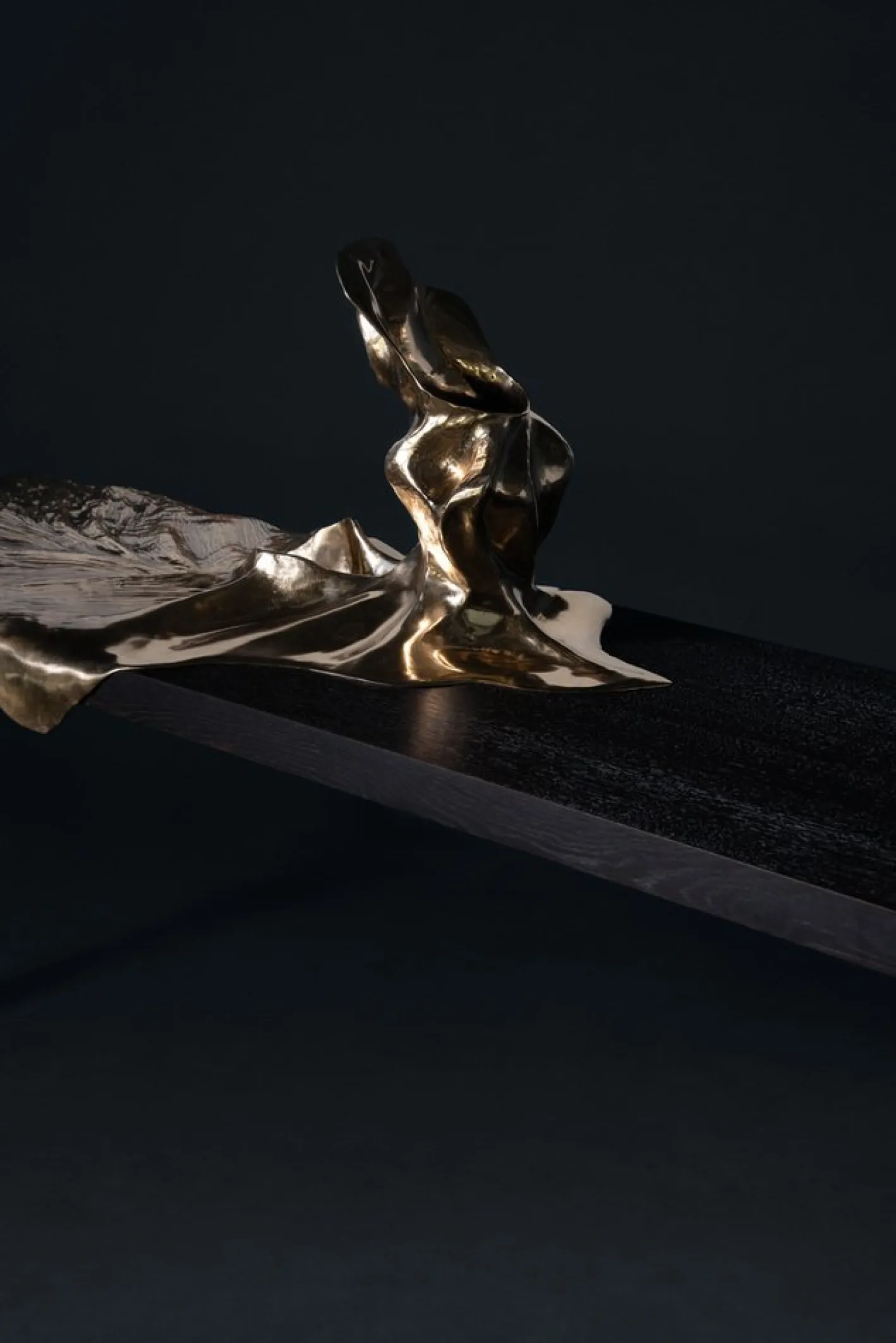 Every Breaking Wave Konsolentisch aus Gussbronze von William Guillon