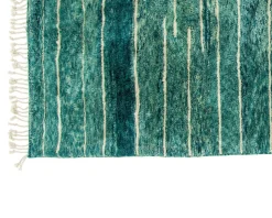 Exquisiter handgeknüpfter Wollteppich von Azele Studio