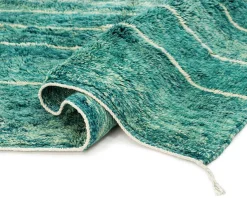 Exquisiter handgeknüpfter Wollteppich von Azele Studio
