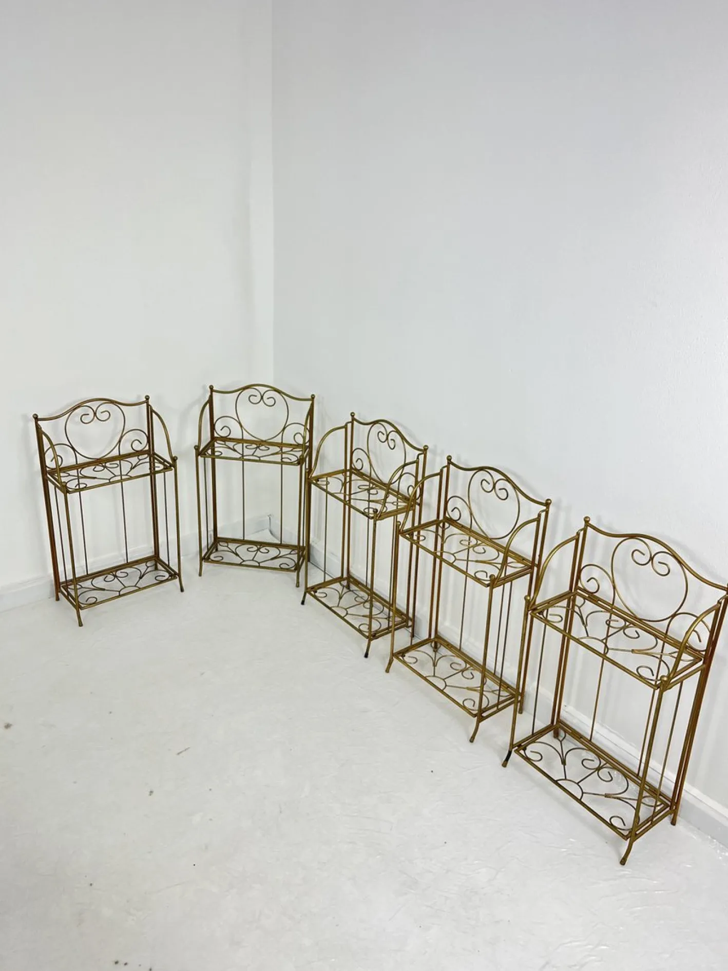 Faltbare Übertöpfe aus vergoldetem Eisen, 1960er, 5 . Set