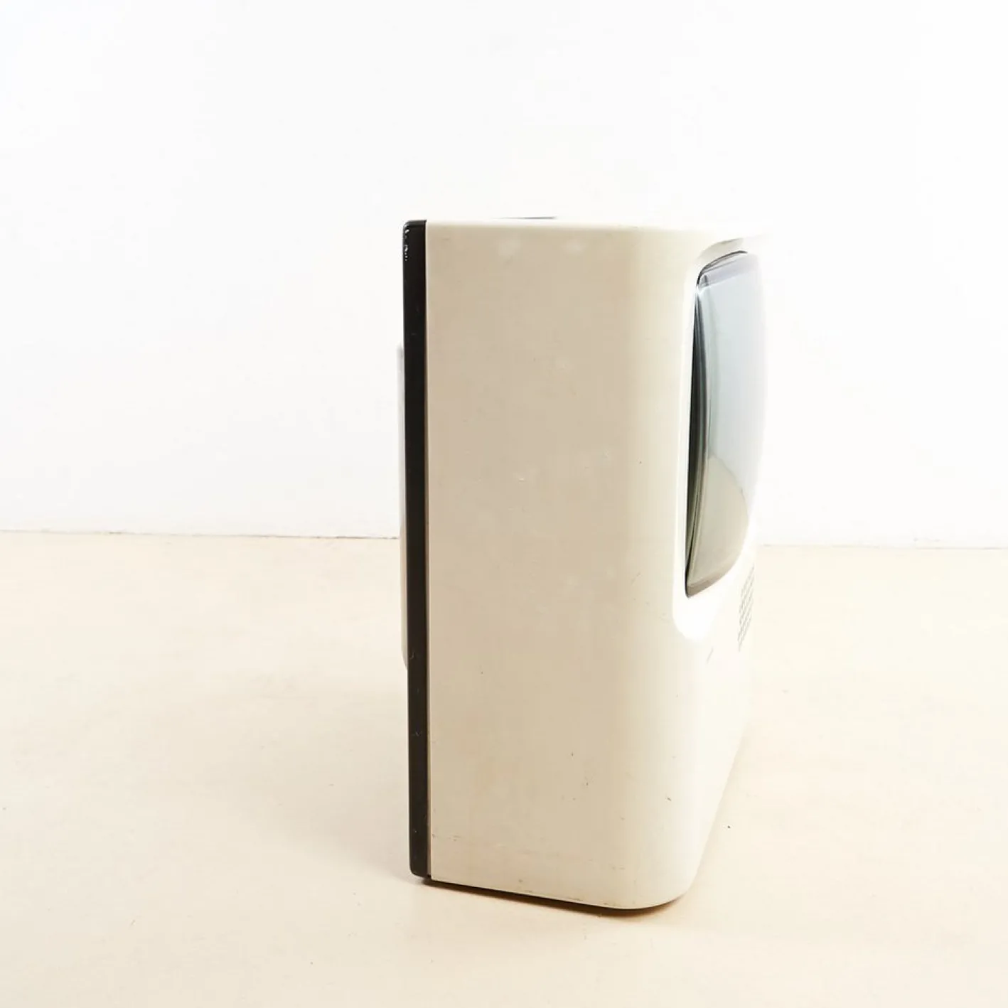 Farbfernseher aus Kunststoff von Voxon, 1970er
