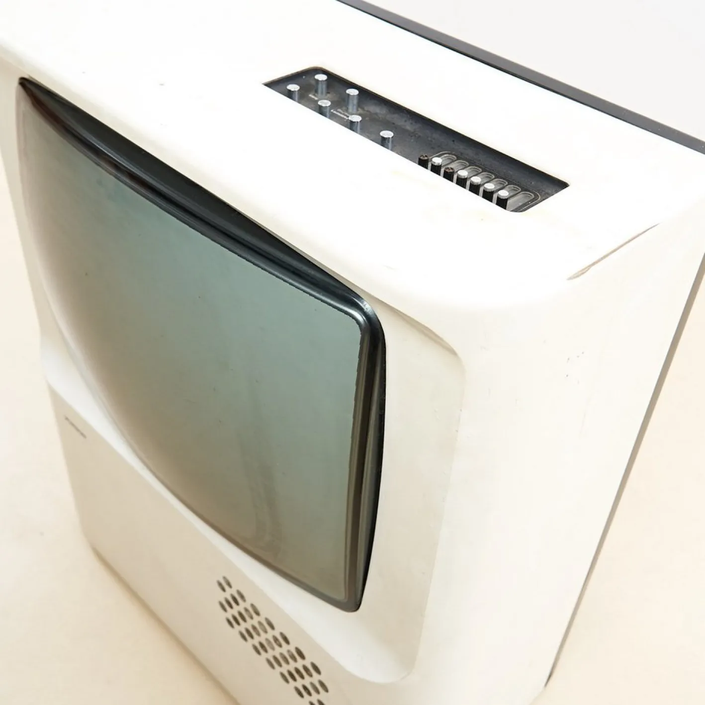 Farbfernseher aus Kunststoff von Voxon, 1970er