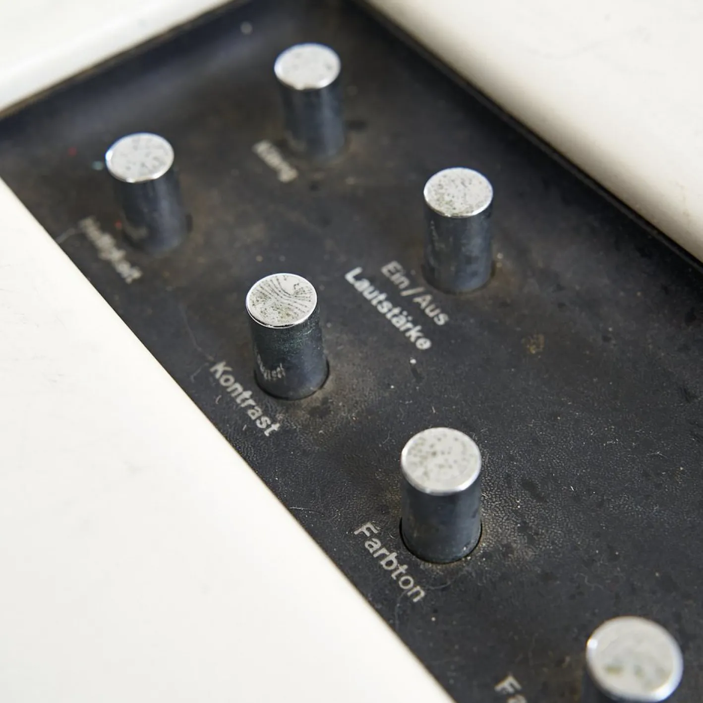 Farbfernseher aus Kunststoff von Voxon, 1970er