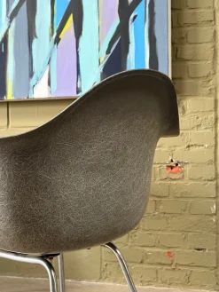 Fiberglas Sessel in Grau von Charles & Ray Eames für Herman Miller, 1950er, 2er Set