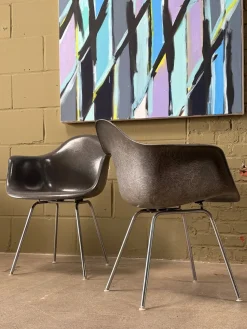 Fiberglas Sessel in Grau von Charles & Ray Eames für Herman Miller, 1950er, 2er Set