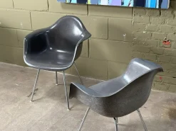 Fiberglas Sessel in Grau von Charles & Ray Eames für Herman Miller, 1950er, 2er Set