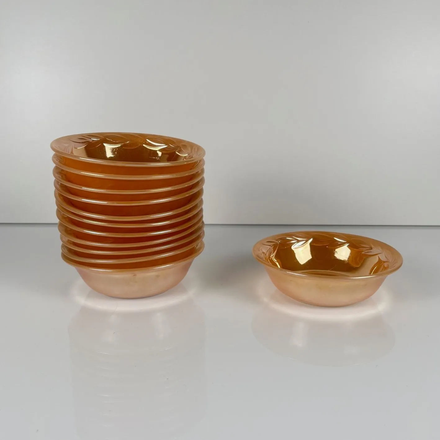 Fire-King Peach Lorbeerblatt Service für 12 Personen von Anchor Hocking, USA, 1950er, 67er Set