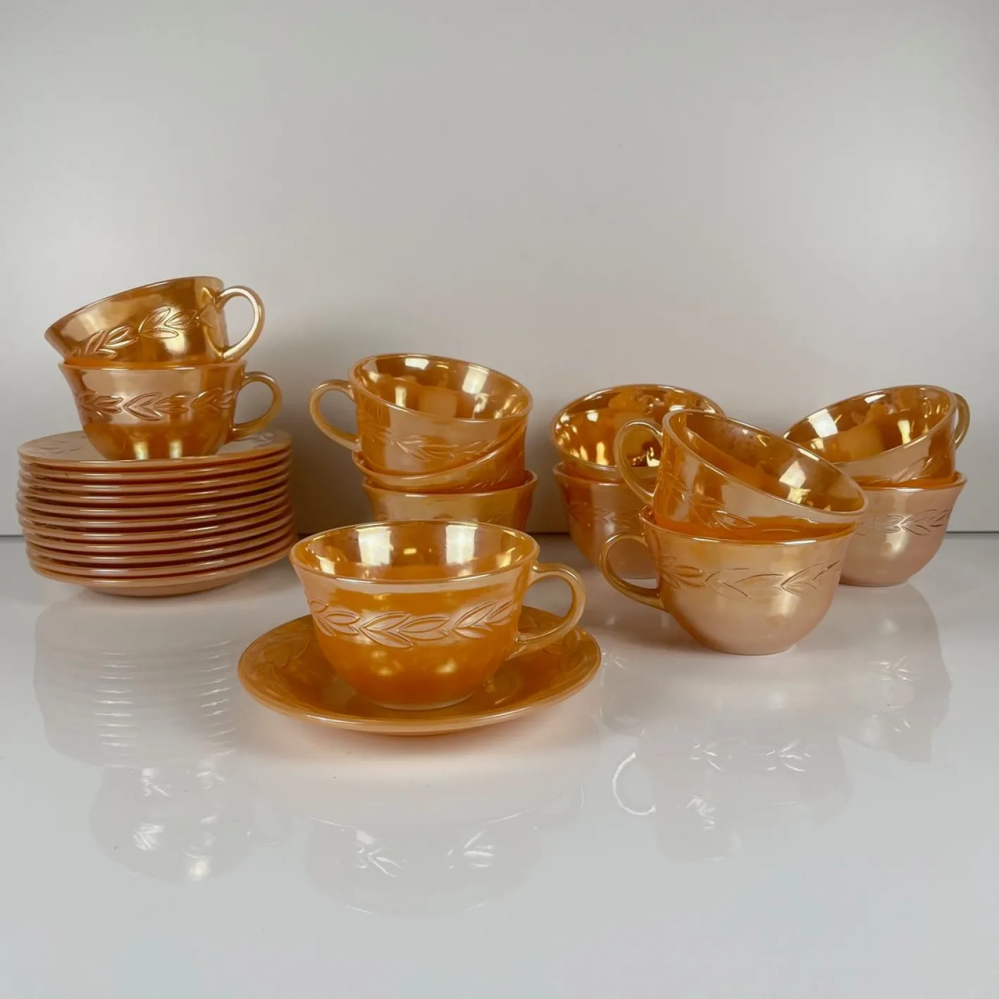 Fire-King Peach Lorbeerblatt Service für 12 Personen von Anchor Hocking, USA, 1950er, 67er Set