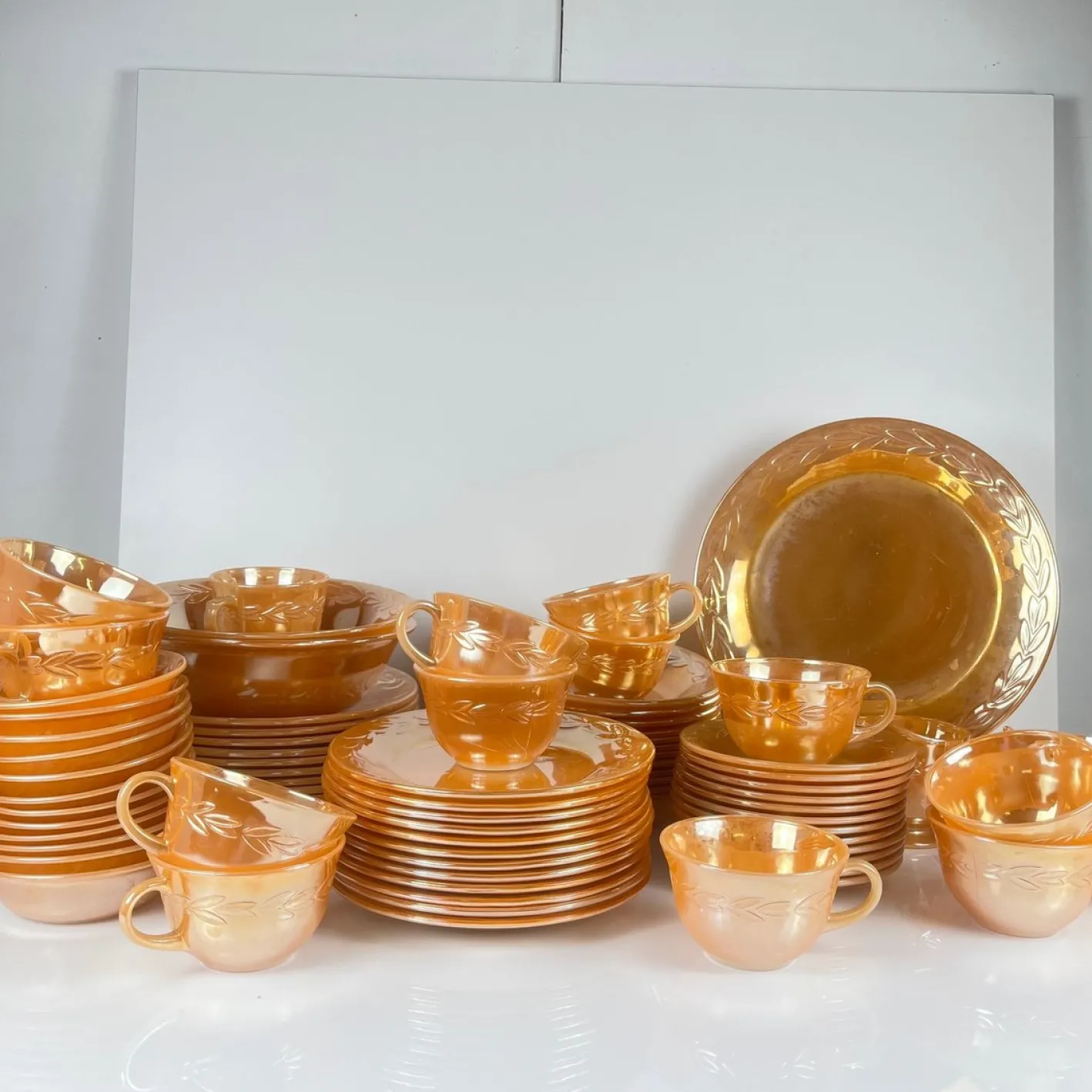 Fire-King Peach Lorbeerblatt Service für 12 Personen von Anchor Hocking, USA, 1950er, 67er Set