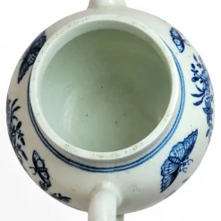First Worcester Zaun Teekanne mit blauem Halbmond, 1760er