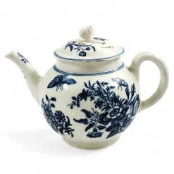 First Worcester Zaun Teekanne mit blauem Halbmond, 1760er
