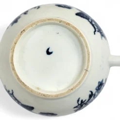 First Worcester Zaun Teekanne mit blauem Halbmond, 1760er
