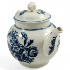 First Worcester Zaun Teekanne mit blauem Halbmond, 1760er