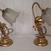 Florentiner Tischlampen mit goldfarbenen Metallgestellen und Schirmen aus Milchglas, 1970er, 2er Set