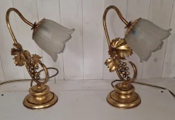 Florentiner Tischlampen mit goldfarbenen Metallgestellen und Schirmen aus Milchglas, 1970er, 2er Set