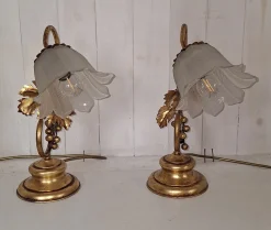 Florentiner Tischlampen mit goldfarbenen Metallgestellen und Schirmen aus Milchglas, 1970er, 2er Set