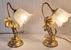 Florentiner Tischlampen mit goldfarbenen Metallgestellen und Schirmen aus Milchglas, 1970er, 2er Set