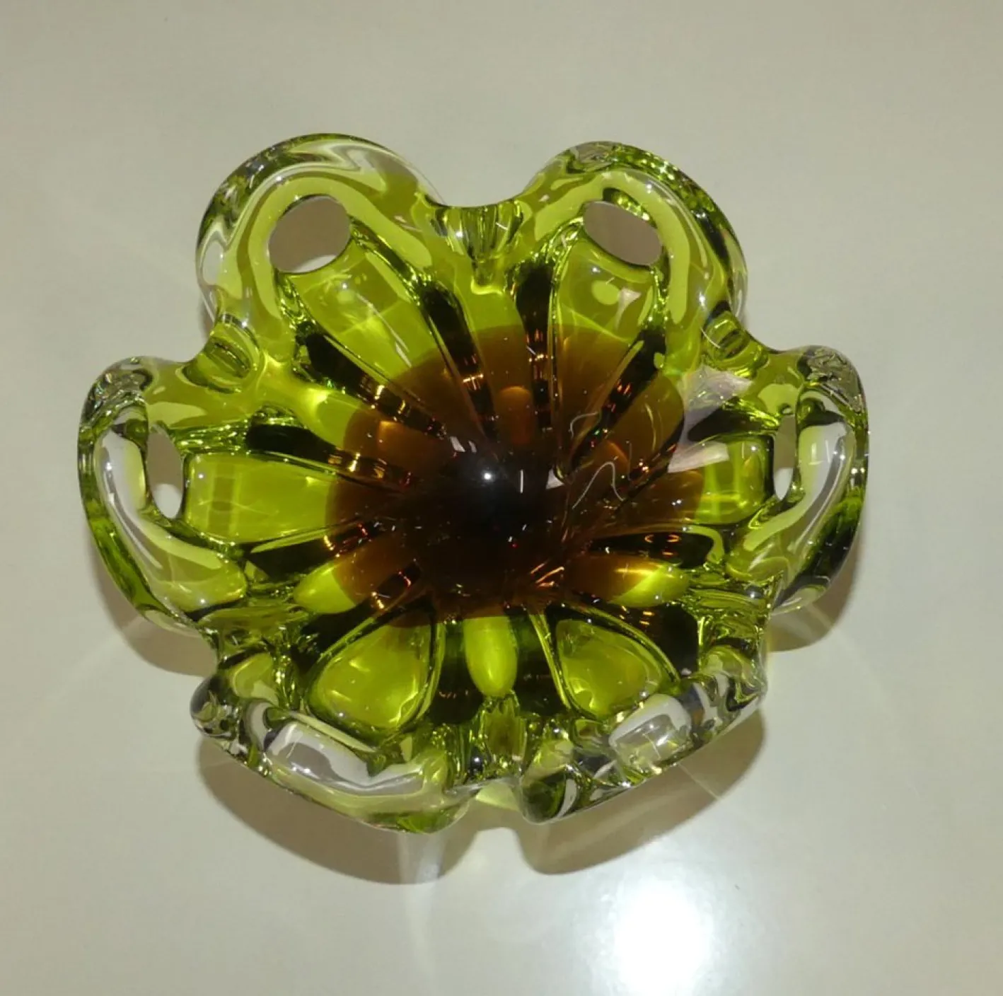 Flower Murano Glas Schale in Grün Gelb Braun, 1960er