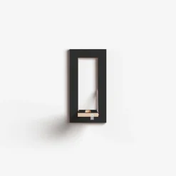 Fläpps Garderobe in Schwarz von Ambivalenz