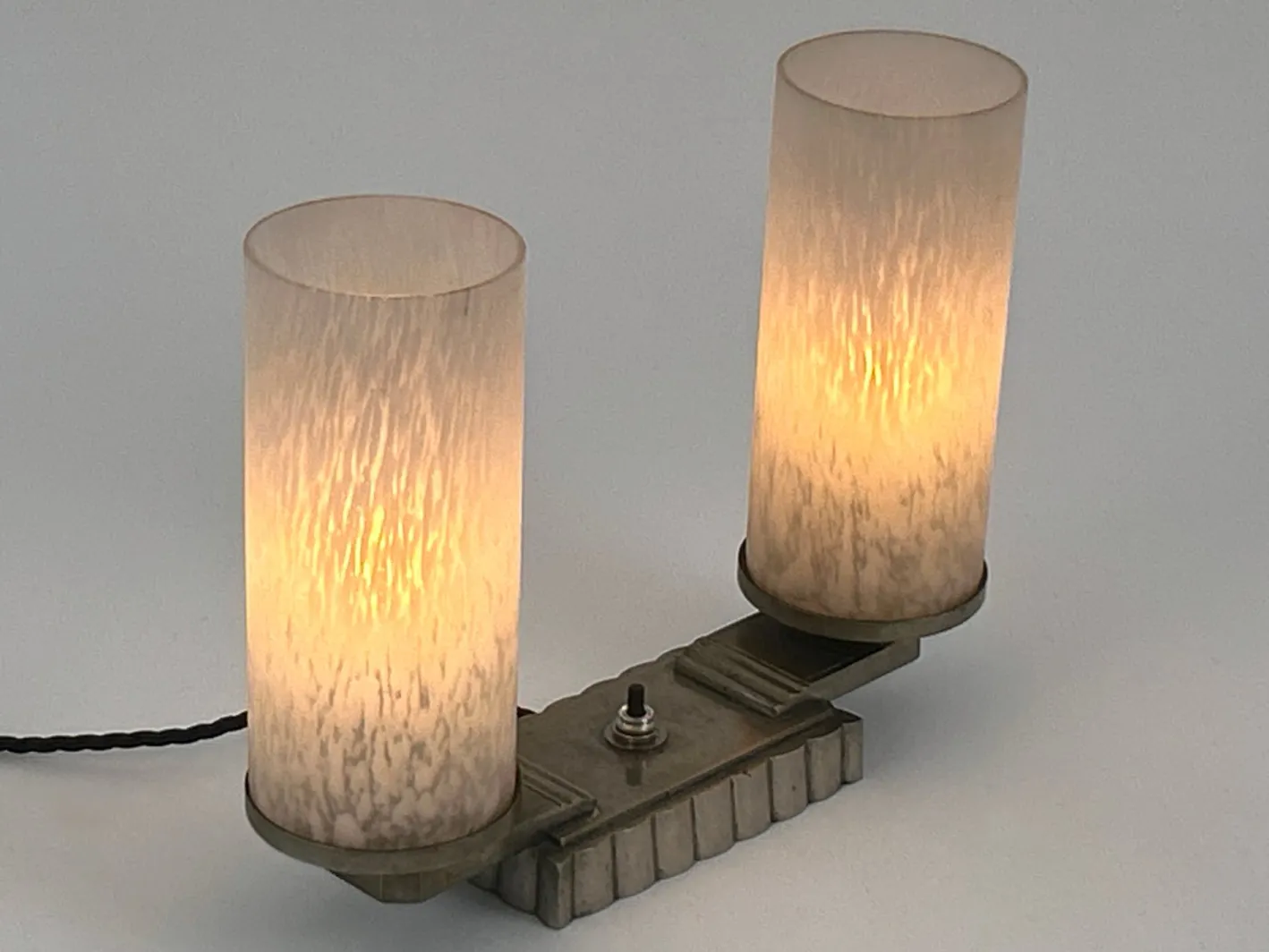 Französische Art Deco Tischlampe aus Messing & Glas, 1920er