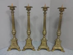 Französische Kirchenkerzenhalter aus Messing, 1880er, 4 . Set