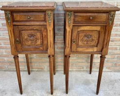 Französische Nachttische aus Nussholz im Louis XVI Stil, 1920, 2er Set