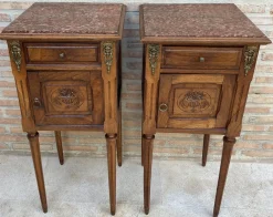 Französische Nachttische aus Nussholz im Louis XVI Stil, 1920, 2er Set