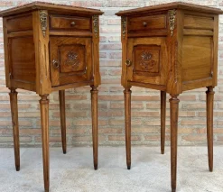Französische Nachttische aus Nussholz im Louis XVI Stil, 1920, 2er Set