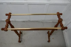 Französischer Handtuchhalter aus Eiche & Messing, 1890er