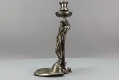 Französischer Jugendstil Kerzenständer aus Zinn mit Lady Skulptur, 1920er