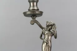 Französischer Jugendstil Kerzenständer aus Zinn mit Lady Skulptur, 1920er