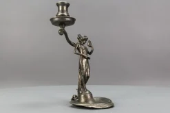 Französischer Jugendstil Kerzenständer aus Zinn mit Lady Skulptur, 1920er