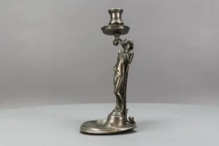 Französischer Jugendstil Kerzenständer aus Zinn mit Lady Skulptur, 1920er