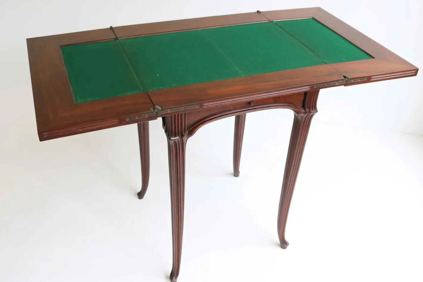Französischer Jugendstil Spieltisch in Kastanienholz von Emile Gallé, 1905