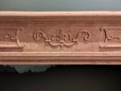 Französischer Kaminsims aus rosa Porphyr, 1700er