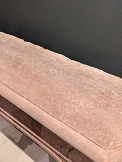 Französischer Kaminsims aus rosa Porphyr, 1700er