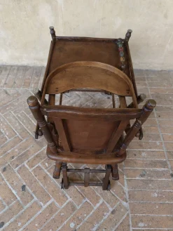 Französischer Kinderstuhl aus Nussholz, Ende 1800