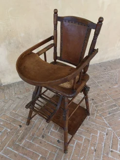 Französischer Kinderstuhl aus Nussholz, Ende 1800