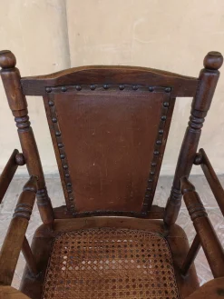 Französischer Kinderstuhl aus Nussholz, Ende 1800