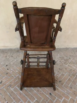 Französischer Kinderstuhl aus Nussholz, Ende 1800