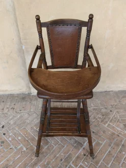 Französischer Kinderstuhl aus Nussholz, Ende 1800