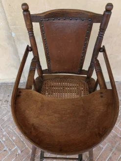 Französischer Kinderstuhl aus Nussholz, Ende 1800