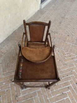 Französischer Kinderstuhl aus Nussholz, Ende 1800
