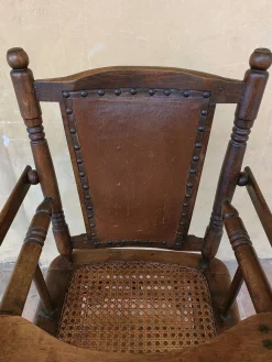 Französischer Kinderstuhl aus Nussholz, Ende 1800
