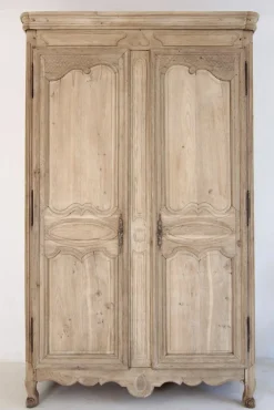 Französischer Kleiderschrank aus gebleichter Eiche, 19. Jh